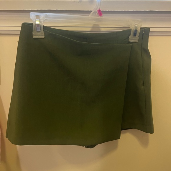 Forever 21 green skort/skirt - Picture 1 of 4